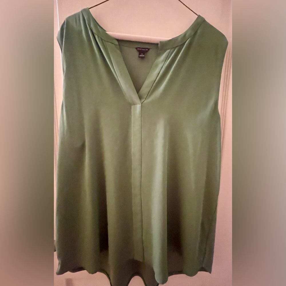 Ann Taylor Olive Green V-Neck Sleeveless Blouse